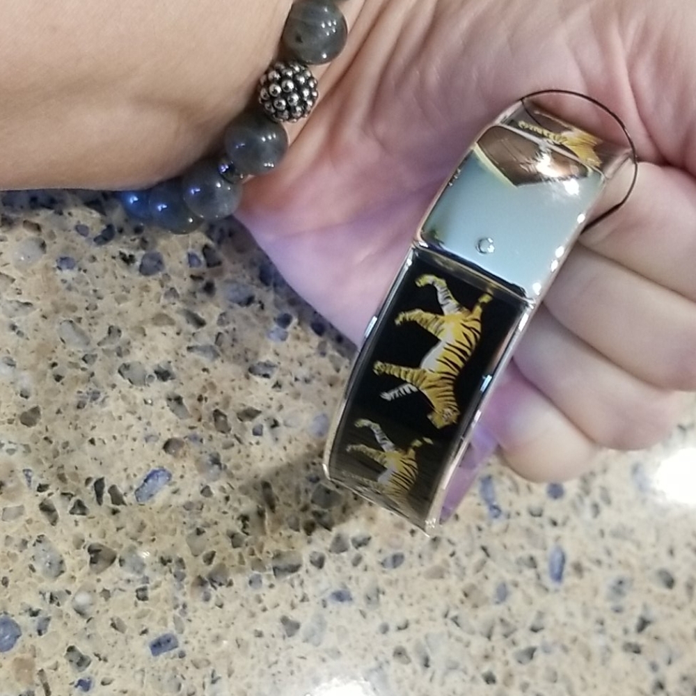 🐅HP🐅 LAST 1! Chico's Tiger Print Cuff Bracelet - Picture 7 of 9